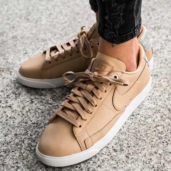 nike blazer low beige